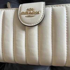 Coach Medium Corner Zip Wallet With Quilting